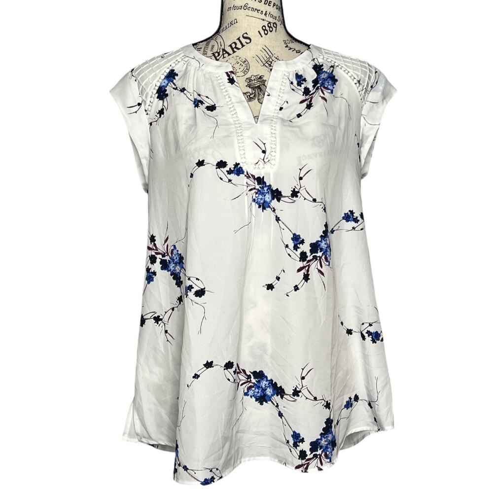 Daniel Rainn (S) Natalia Lace Detail Blouse - Stitch Fix Split Neck Floral Top